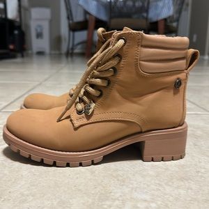 Combat boots